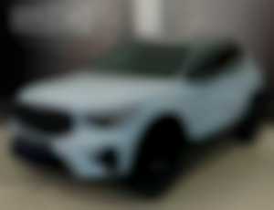 Volvo XC40 PLUS DARK, B3 FWD, 12010 kW 