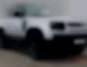 Land Rover Defender 90 D300 X-Dynamic SE BLACK PA...