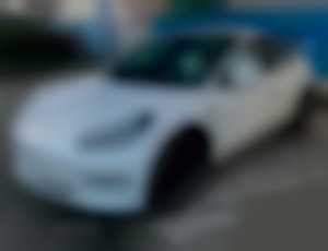 Tesla Model 3 Long Range Biely int.