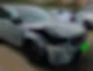 Volvo XC40 B3 MHEV - havarované