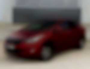 Hyundai Elantra 1.6 benzin  1. majiteľ nebúrané