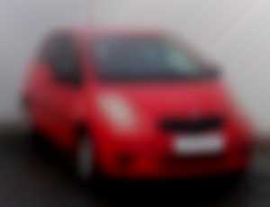 Toyota Yaris 1.3 VVT-i, ČR,2.maj, slušný stav