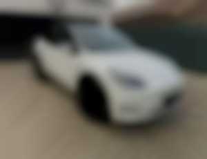 Tesla Model Y 75kWh Long Range AWD