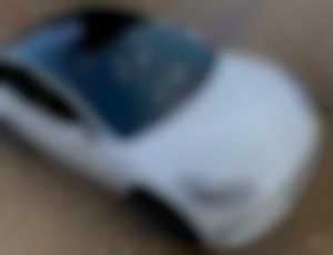 Tesla Model 3 SR 225kW  93tis km  8xALU  zár. ...