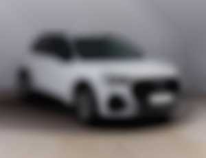 Audi Q3 40 TFSIS line , S-Line , Garážované