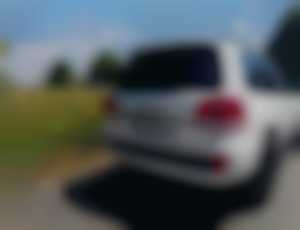 Toyota LAND CRUISER 200